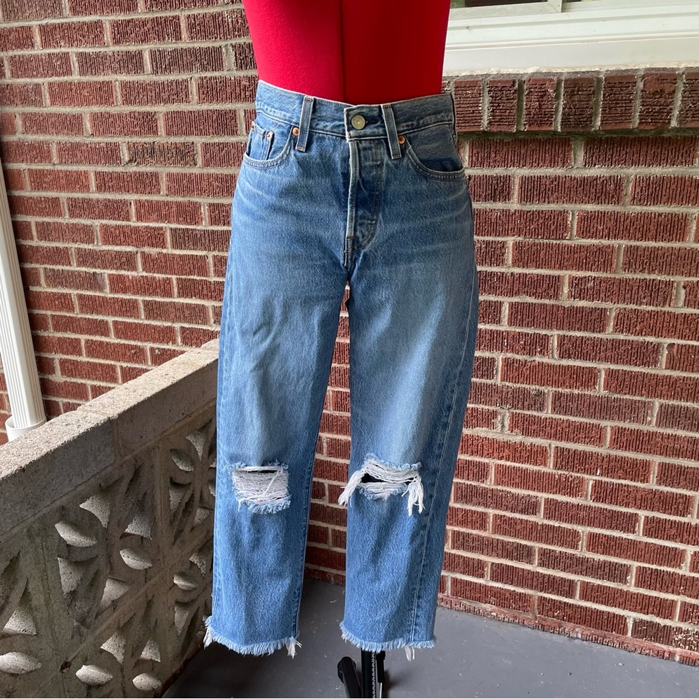 Levi's Women's Wedgie Straight Distressed Cropped Jeans - size 26